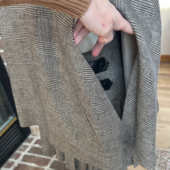 Alice + Olivia Gray Tan Plaid Cape Jacket SzM Leather Skirt Sz 6 Coordinated Set - Picture 8 of 13
